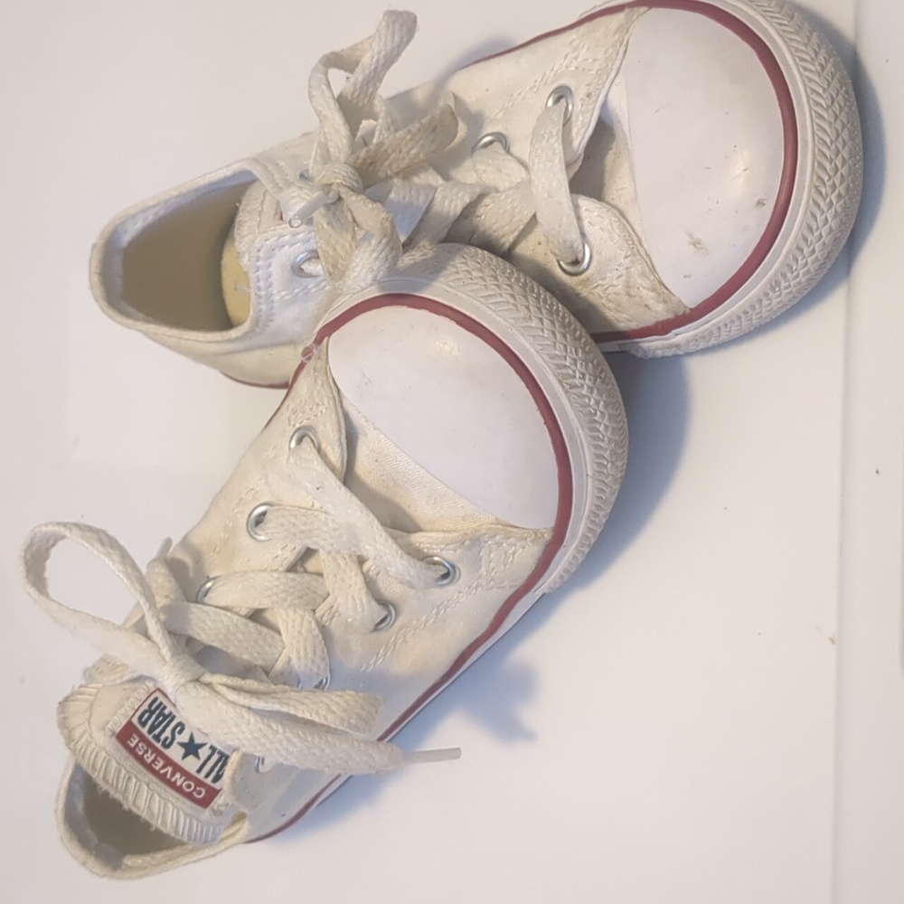 Kids Converse All Star white lace up Sneakers size 9
